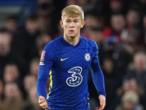 7 thống kê khó tin của Lewis Hall trong trận ra mắt Chelsea