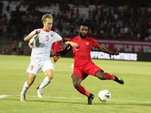 SỐC! Thua Việt Nam, fan Indonesia điên tiết tụ tập gào thét 2 từ