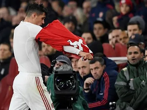 Arsenal và chuyện Xhaka thách thức fan: Vừa đáng thương, vừa đáng trách