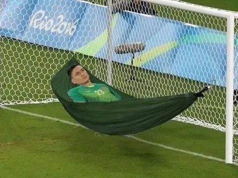 Cười vỡ bụng với loạt ảnh chế Việt Nam đánh bại UAE