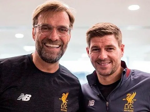 "Gerrard thường xuyên liên lạc với Klopp và lãnh đạo Liverpool"