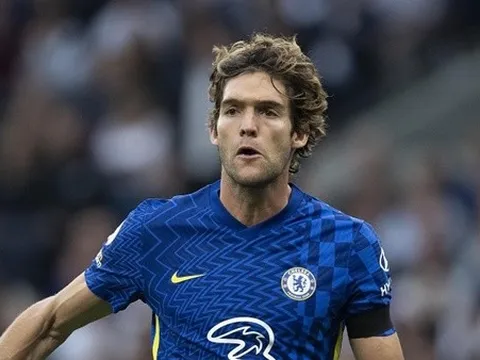 Lingard giải sầu bên cạnh con gái