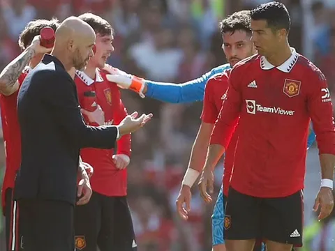 Phòng thay đồ xáo trộn: Lỗi không ở cầu thủ Man Utd!