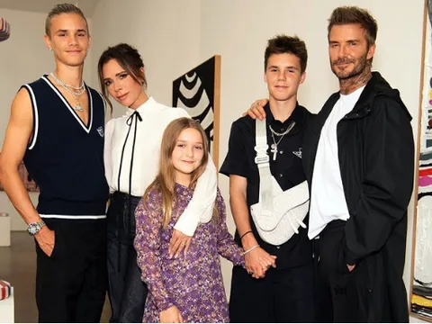 8 cầu thủ bóng đá bắt cặp với ngôi sao nhạc Pop