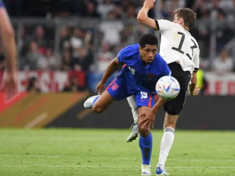 "Cậu ấy sẽ rời Dortmund vào năm 2023, có thể đến Liverpool hoặc M.U"