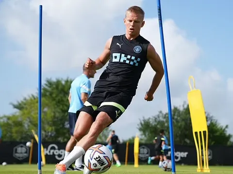 Arteta khiến Zinchenko thay đổi ý định