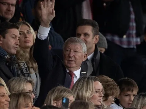 Nạn nhân vụ băng sex thừa nhận Benzema xứng đáng với Quả bóng vàng