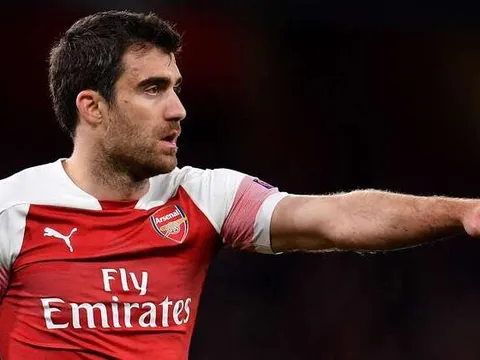 Chấp nhận biếu không 'người thừa', Arsenal đang làm điều đúng đắn