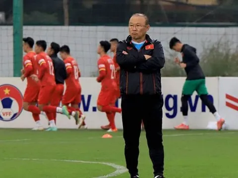 HLV Park Hang-seo chia tay ĐT Việt Nam; CĐV ĐNA náo loạn vì thầy Park