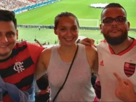 Cô gái bỏ việc đi khắp thế giới xem bóng đá