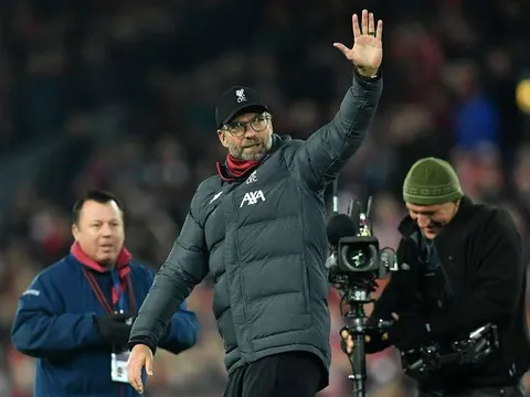 Quay phim yêu cầu tạo dáng, Klopp: 'Tôi không phải một thằng hề'