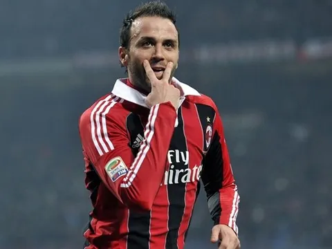 CHÍNH THỨC: Sau 4 tháng thất nghiệp, cựu sao Milan và Inter tuyên bố giải nghệ