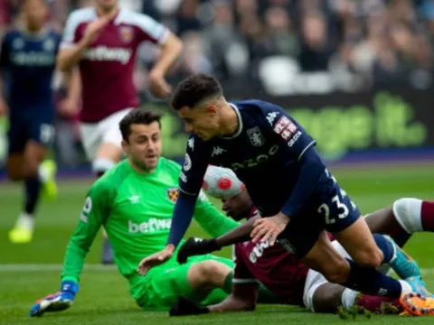 Coutinho bị phong tỏa; Ngôi sao quỳ gối ôm mặt khóc sau khi ghi bàn