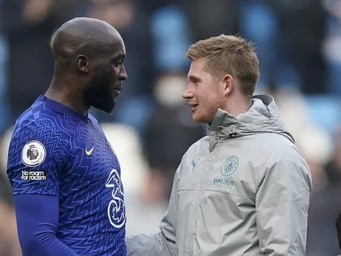 Làm 1 chuyện với De Bruyne, Lukaku bị chỉ trích