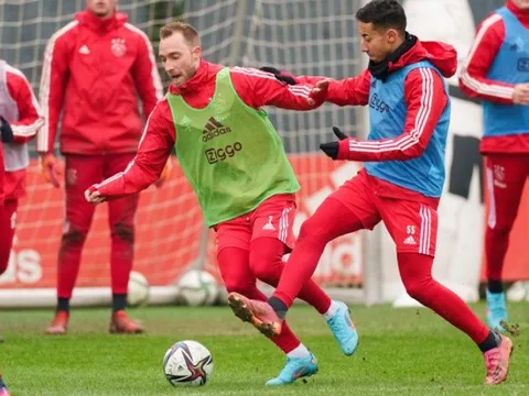 Chưa có CLB mới, Eriksen phô diễn thương hiệu trên sân tập Ajax