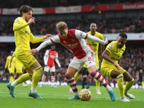 Odegaard phô diễn nhãn quan, nhấc chân lừa đối thủ