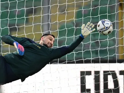 Donnarumma và kẻ thay Balotelli trên sân tập tuyển Ý trước trận chiến sinh tử