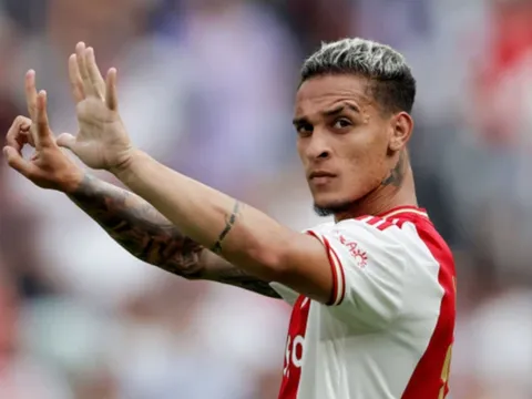 Antony nhận án phạt từ Ajax