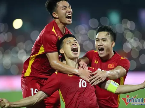 Pique lộ diện cùng Shakira sau tuyên bố chia tay