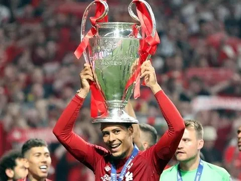 Trò chuyện cùng FIFA, Van Dijk nói lời thật lòng về mùa giải 2018/19