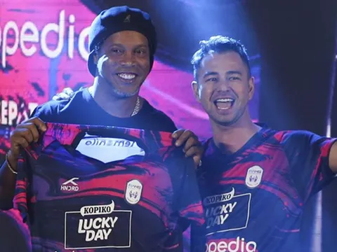 Ronaldinho gây bão khi xuất hiện ở Indonesia