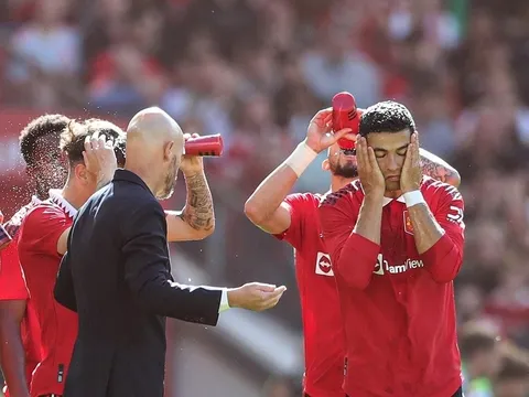 Ten Hag 'sấy tóc' Ronaldo và 4 cầu thủ bỏ về trận Vallecano