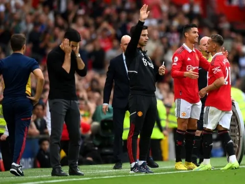 Antony có lời đáp trả Ronaldo sau khi được vỗ tay tán thưởng