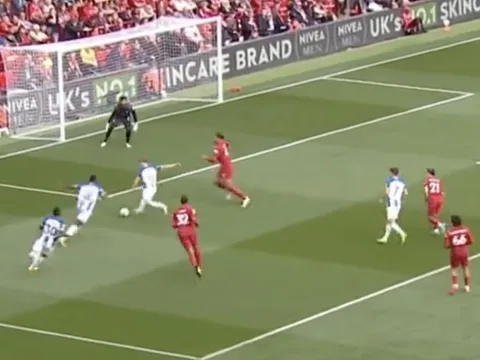 "Liverpool bị xuyên thủng như miếng bơ"