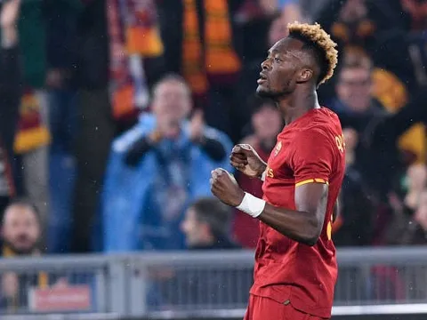 Abraham ghi bàn thắng quý như vàng, giúp Roma điền tên vào chung kết