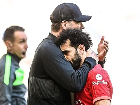 2 vết gợn trong ngày Liverpool vô địch FA Cup