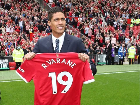 Anthony Martial dự đoán về khởi đầu của Raphael Varane tại M.U