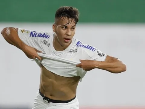 Đánh bại Chelsea, Juve có chữ ký của tiểu Neymar