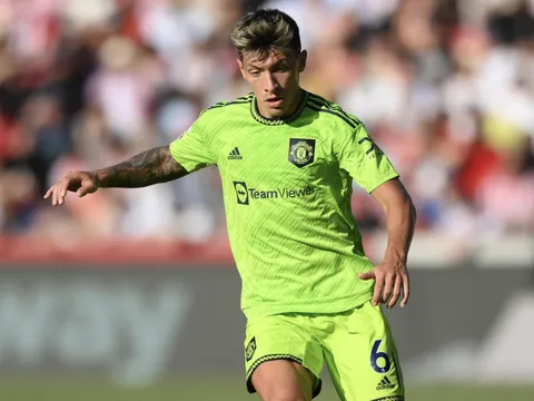 Agbonlahor cảnh báo Lisandro Martinez