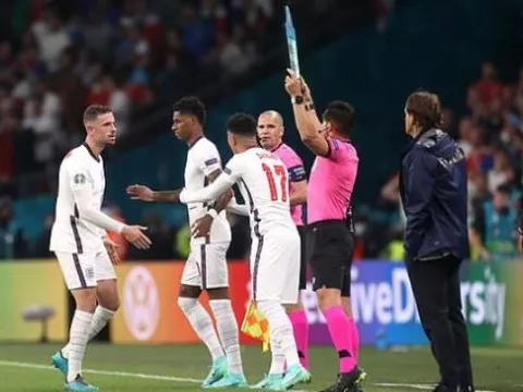 Alan Shearer đặt câu hỏi cho quyết định của Gareth Southgate