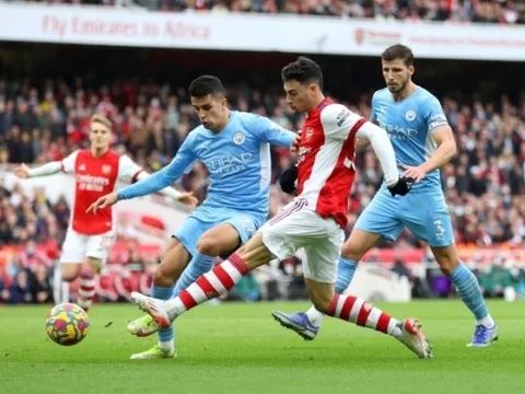 Alan Smith đánh giá cơ hội vào top 4 của Arsenal