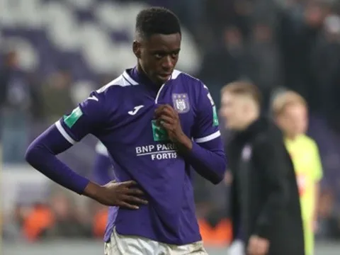 Arsenal bất ngờ đưa "cánh chim lạ" vào tầm ngắm