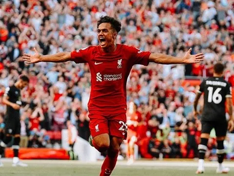 Alexander-Arnold: "Cậu ấy đặt cả thế giới dưới chân mình"