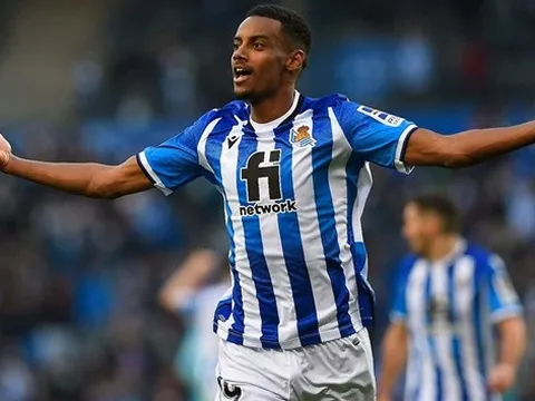 Chelsea, Man United nhắm mục tiêu của Arsenal