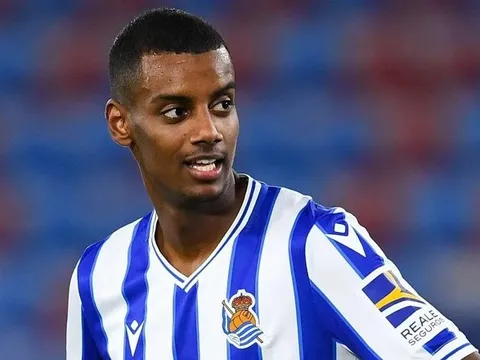 Alexander Isak có thể khiến NHM Arsenal quên đi Dusan Vlahovic?
