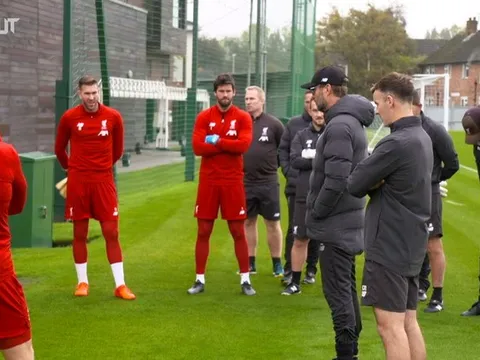 Alisson trở lại sân tập của Liverpool