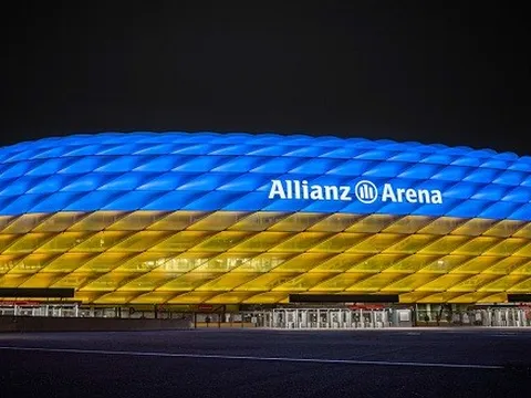Bayern gặp hạn nợ lương và đình công