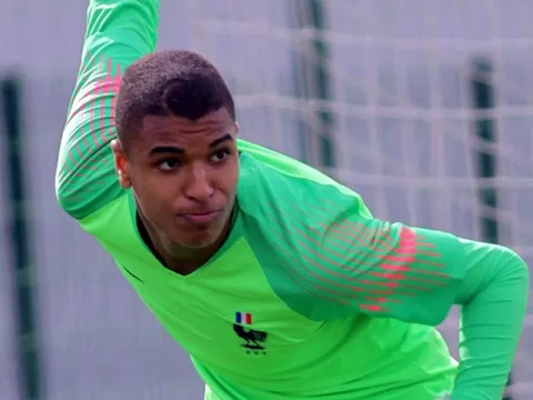 Đội tuyển trạch tìm được viên ngọc thô cực chất cho vị trí thủ môn Chelsea