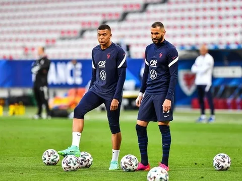 Ấn tượng vì Mbappe, Benzema nói 1 lời