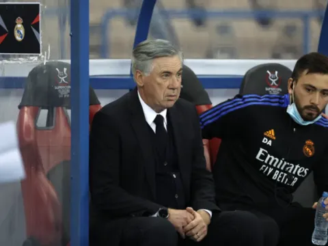 Ancelotti: "Tôi giận dữ với Pique"