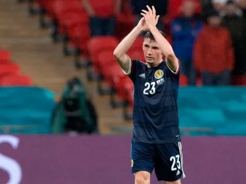 Andy Robertson nhận định về trận ra mắt của thần đồng Chelsea