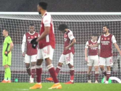 'Bom tấn' toang sớm, Arsenal thua tan tác 0-3 ngay tại Emirates