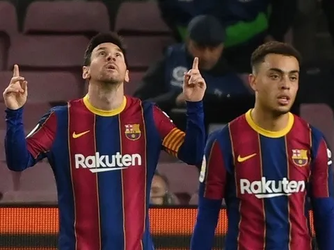 Messi lóe sáng giải mã 'người nhện', Barca nhọc nhằn thắng sát nút