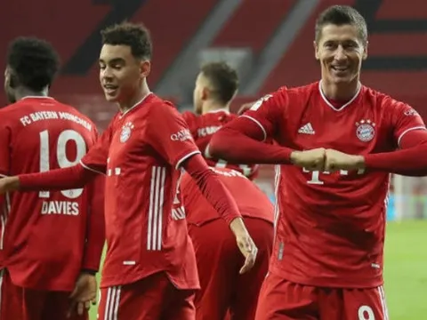 Sane bị thay ra chỉ sau 36 phút, 'thảm họa phòng ngự' giúp Bayern ngược dòng