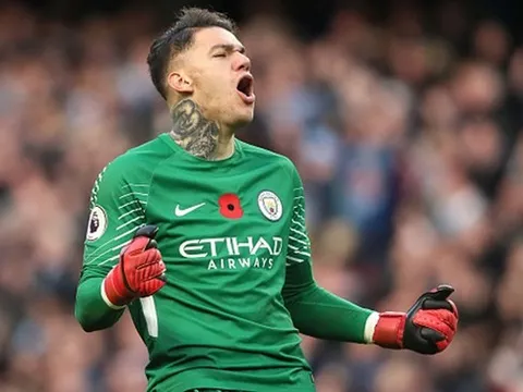 XONG! Guardiola báo tin siêu tệ, Man City run rẩy tới Liverpool