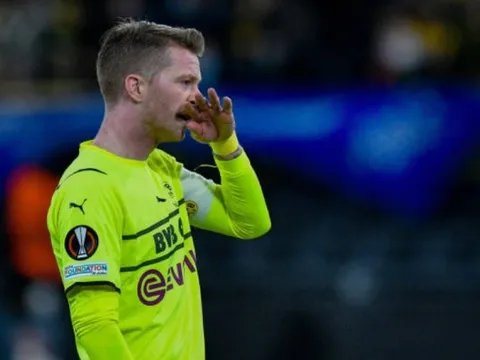 Dortmund thất thủ sửng sốt, Haaland tiu nghỉu